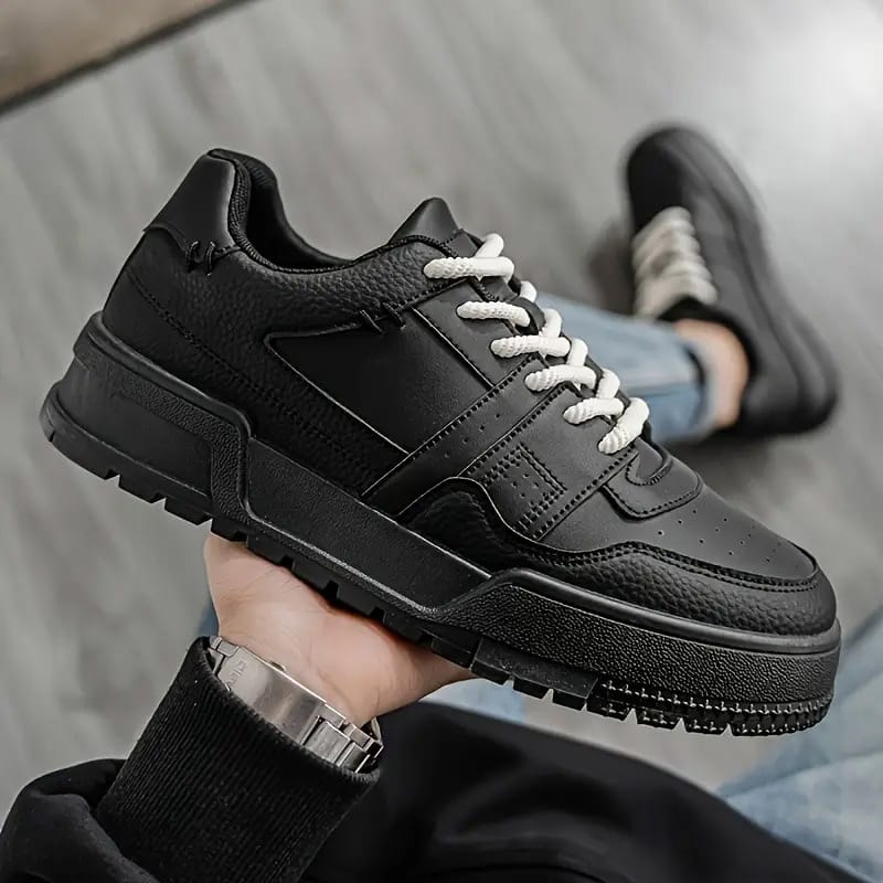 Men’s Classic Low-Top Sneakers
