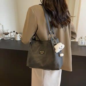Large capacity shoulder bag